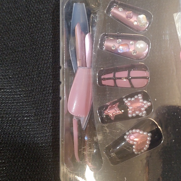 New press on nails - Picture 3 of 3
